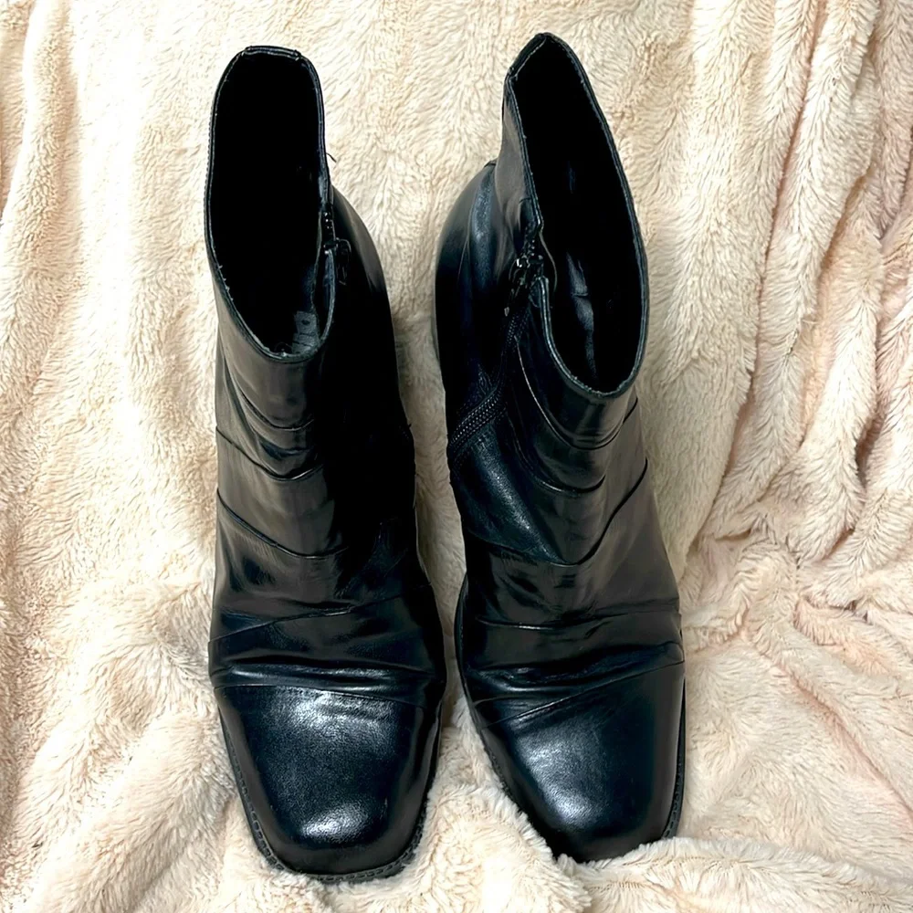 VINTAGE DIBA TRUE BLACK LEATHER DETAIL ANKLE BOOTS WITH A STACK HEEL SIZE 10M
